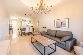 Stunning Puerto Banus apartment by Beach by Costarentals - M30